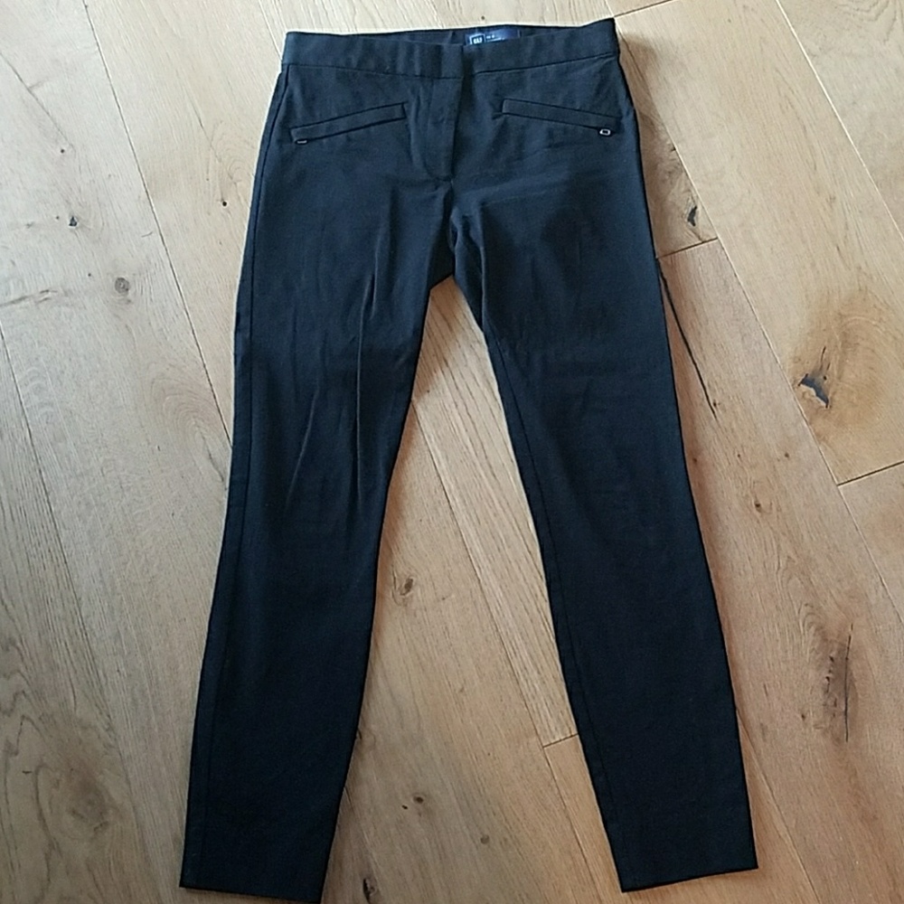 Gap size 4 black cropped pants